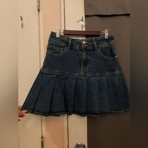 Pleated denim mini skirt!